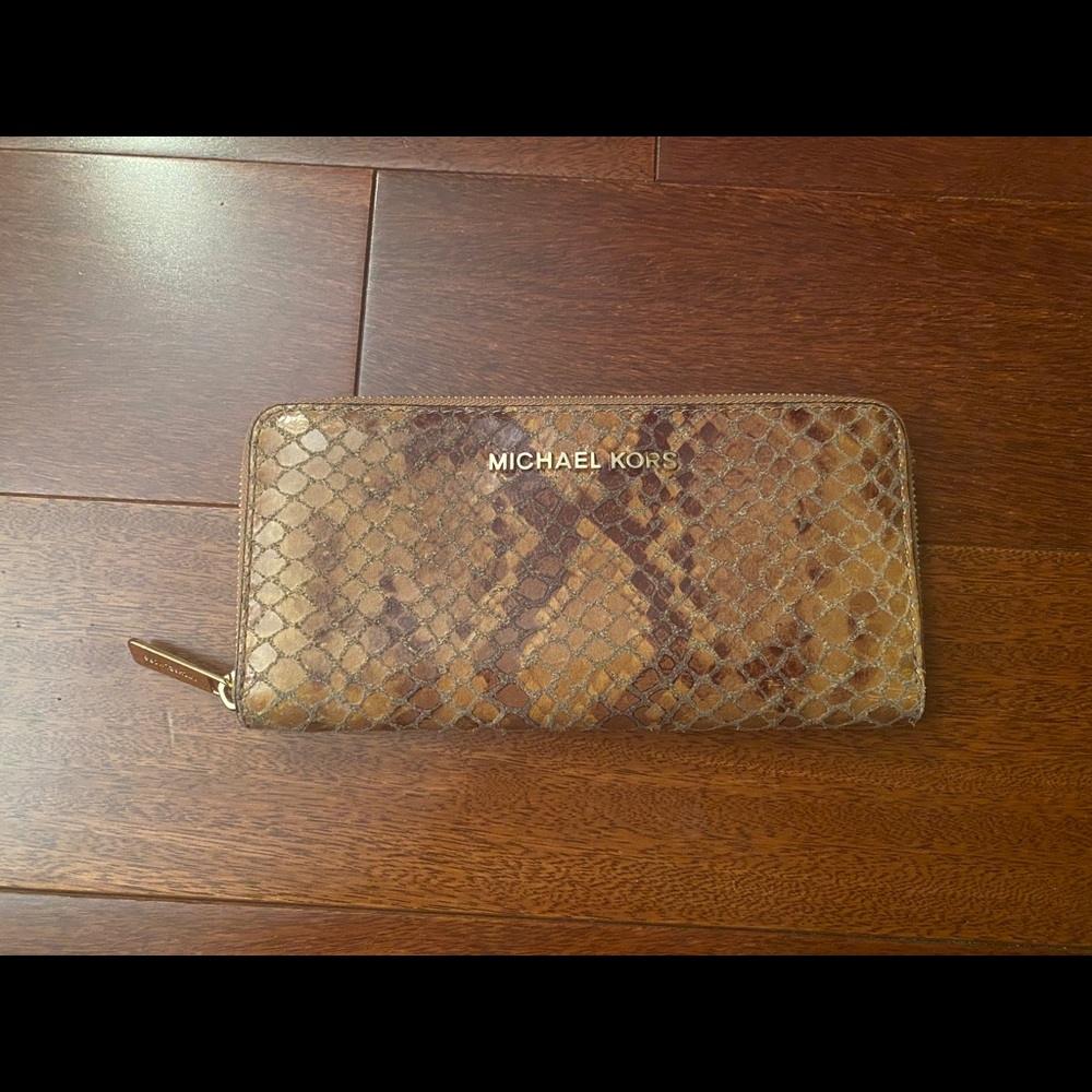 Michael Kors Zip Around Wallet